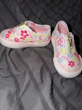 Kids Floral Slip-On Sneakers with Front Zipper - Pink